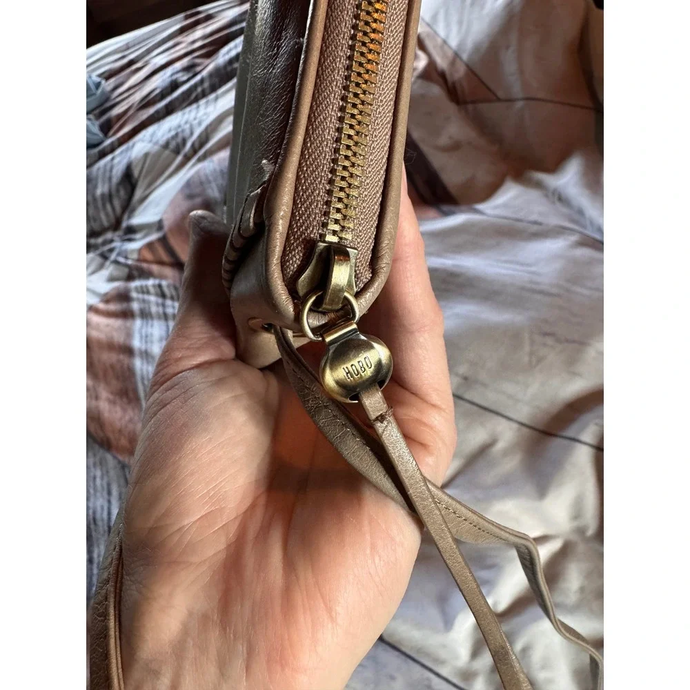 Hobo International Quill Cobblestone Crossbody Wallet‎ Bag